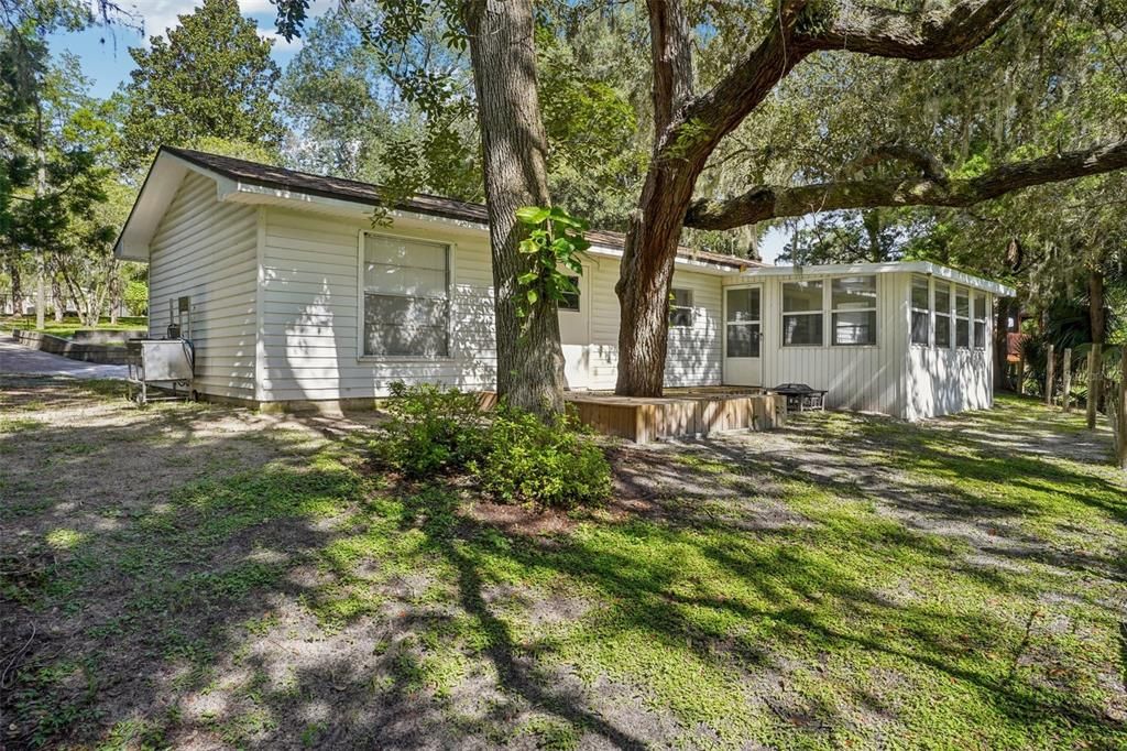 Под контрактом: $255,000 (2 спален, 2 ванн, 1080 Квадратных фут)