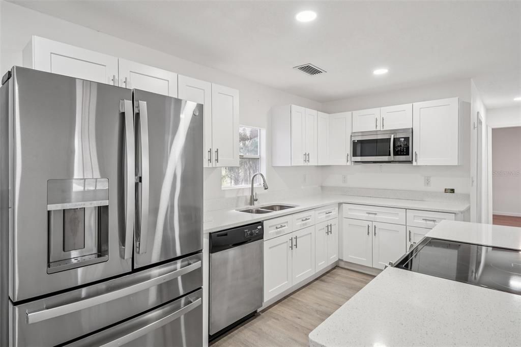 Под контрактом: $255,000 (2 спален, 2 ванн, 1080 Квадратных фут)