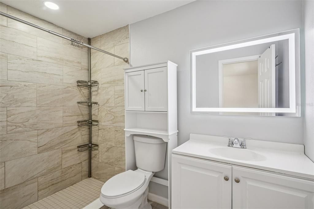 Под контрактом: $255,000 (2 спален, 2 ванн, 1080 Квадратных фут)