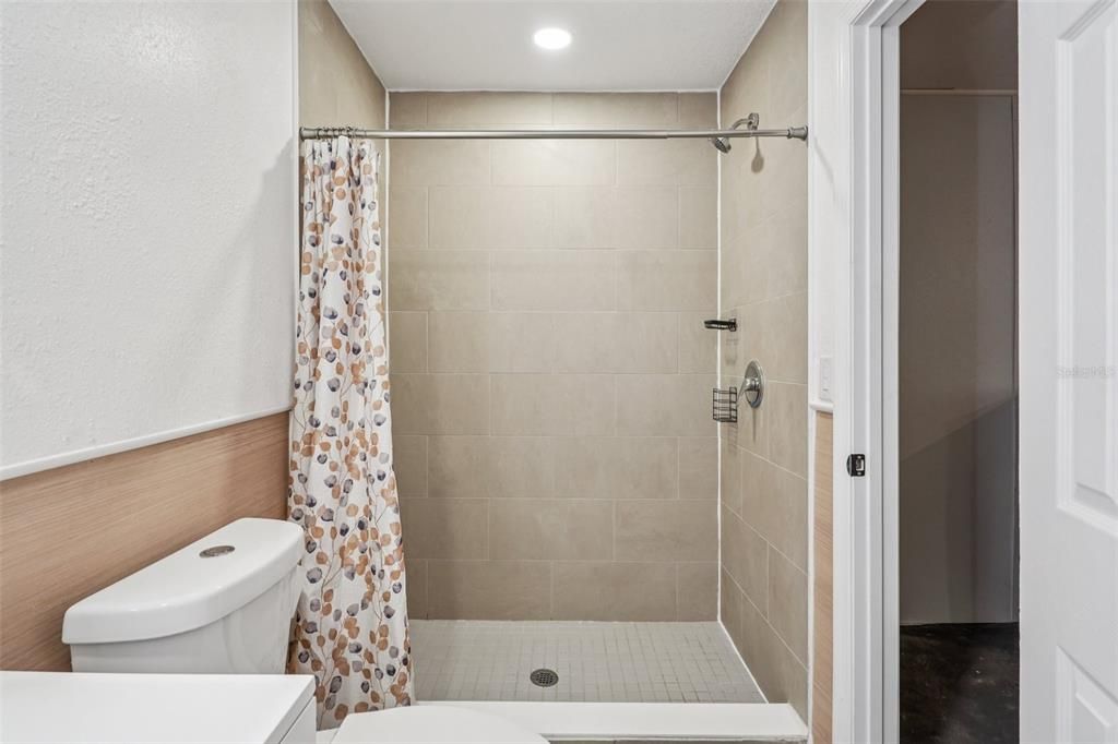 Под контрактом: $255,000 (2 спален, 2 ванн, 1080 Квадратных фут)