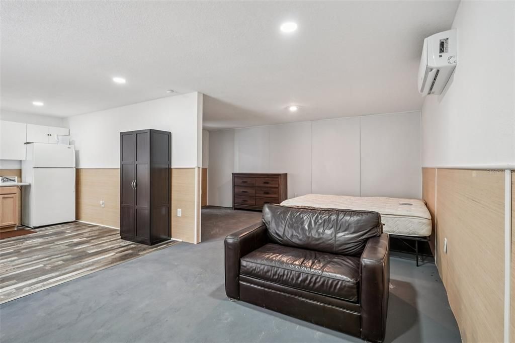 Под контрактом: $255,000 (2 спален, 2 ванн, 1080 Квадратных фут)