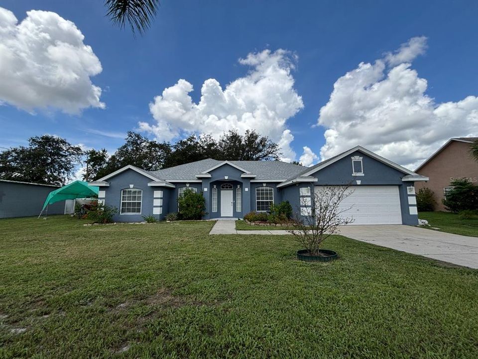 最近售出: $360,000 (4 贝兹, 3 浴室, 2048 平方英尺)