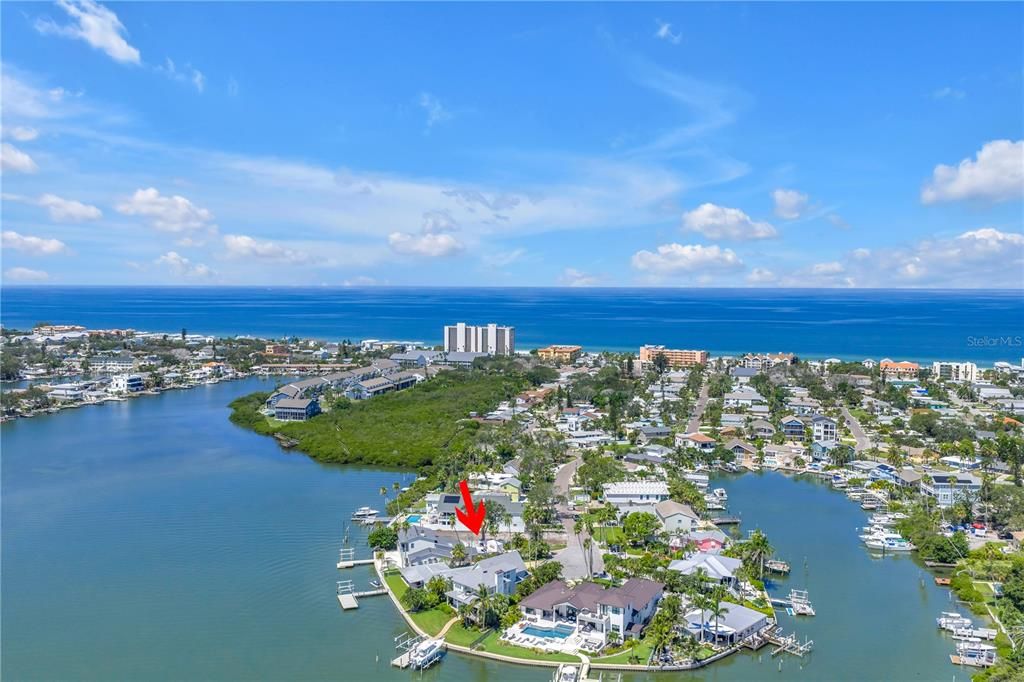 На продажу: $1,295,000 (0.23 acres)