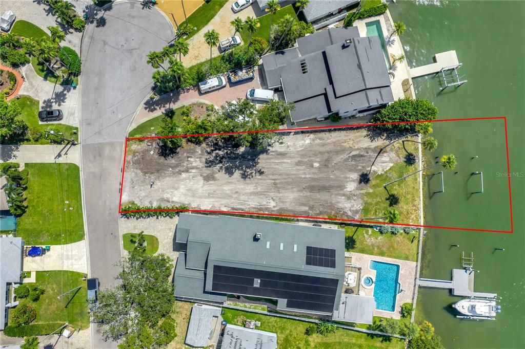 На продажу: $1,295,000 (0.23 acres)