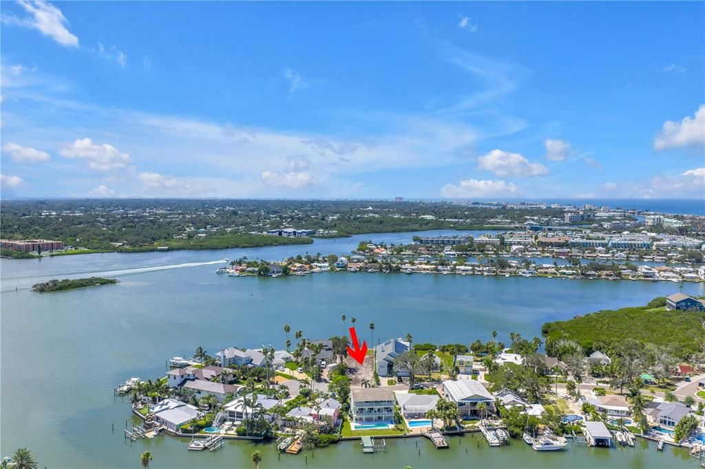 На продажу: $1,295,000 (0.23 acres)