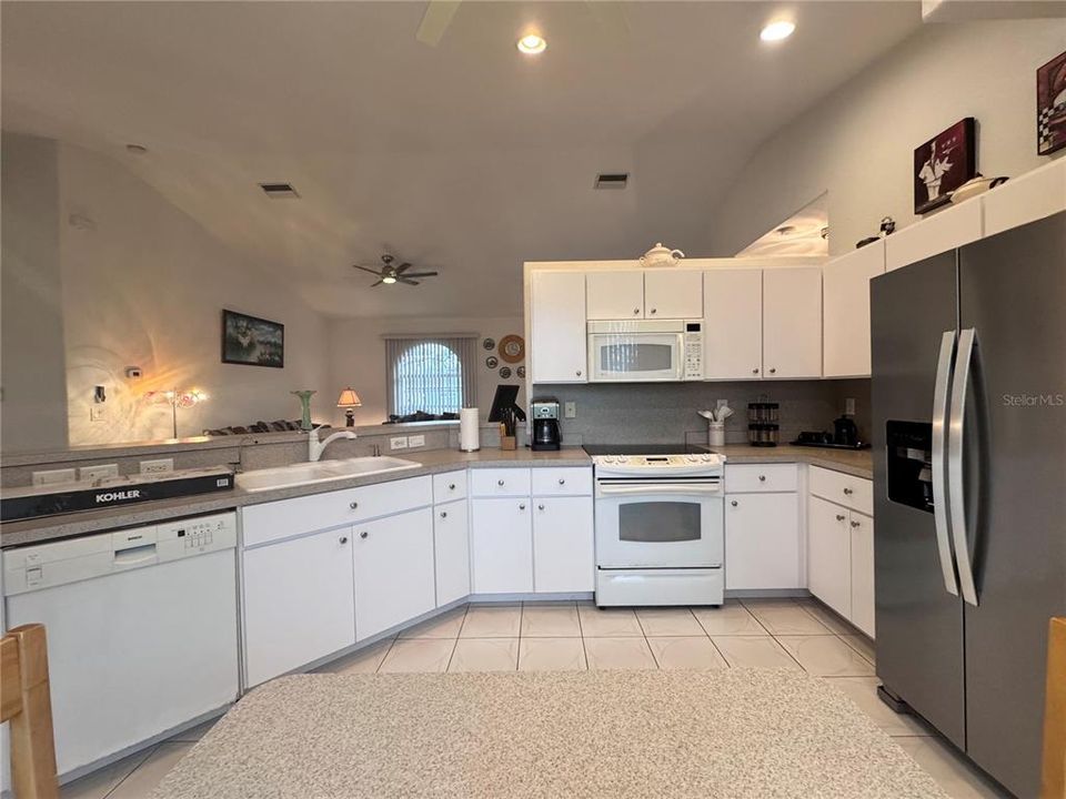 For Rent: $2,450 (3 beds, 2 baths, 1627 Square Feet)