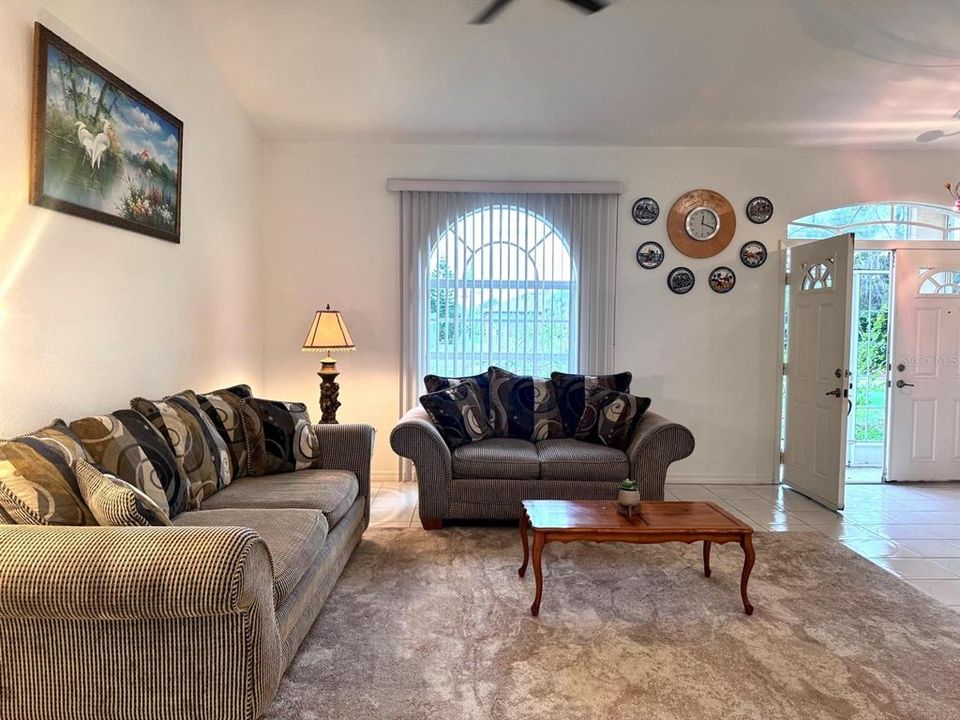 For Rent: $2,450 (3 beds, 2 baths, 1627 Square Feet)