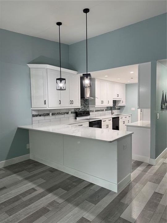 Active With Contract: $2,200 (2 beds, 2 baths, 1333 Square Feet)