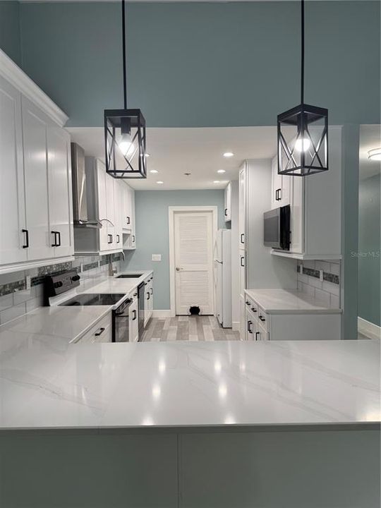 Active With Contract: $2,200 (2 beds, 2 baths, 1333 Square Feet)