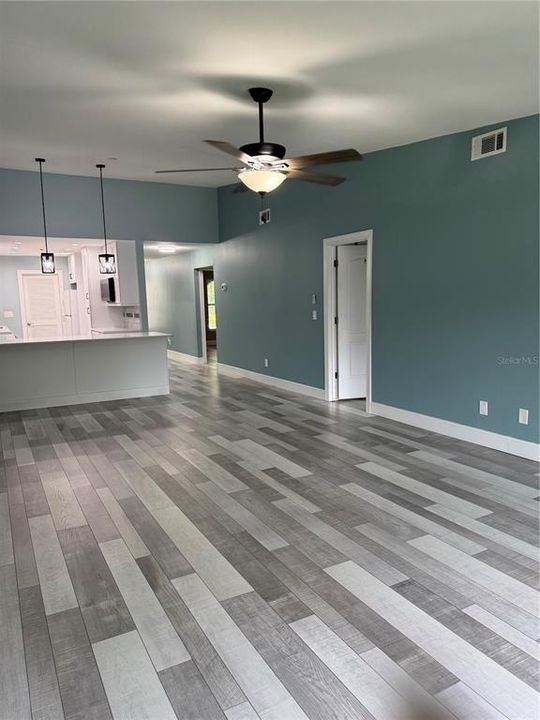 Active With Contract: $2,200 (2 beds, 2 baths, 1333 Square Feet)