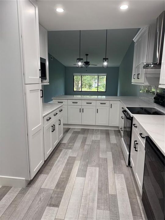 Active With Contract: $2,200 (2 beds, 2 baths, 1333 Square Feet)