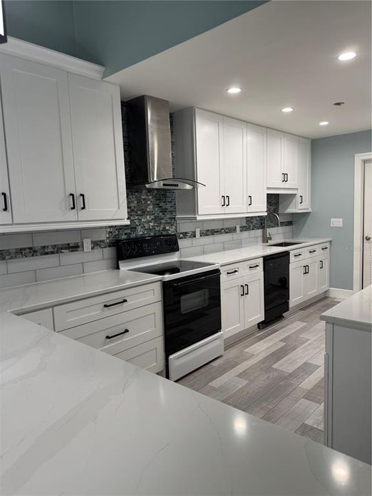 Active With Contract: $2,200 (2 beds, 2 baths, 1333 Square Feet)