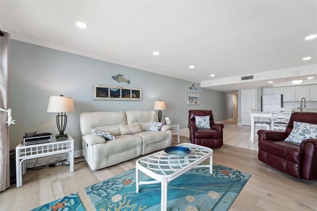 待售: $749,000 (1 贝兹, 0 浴室, 865 平方英尺)