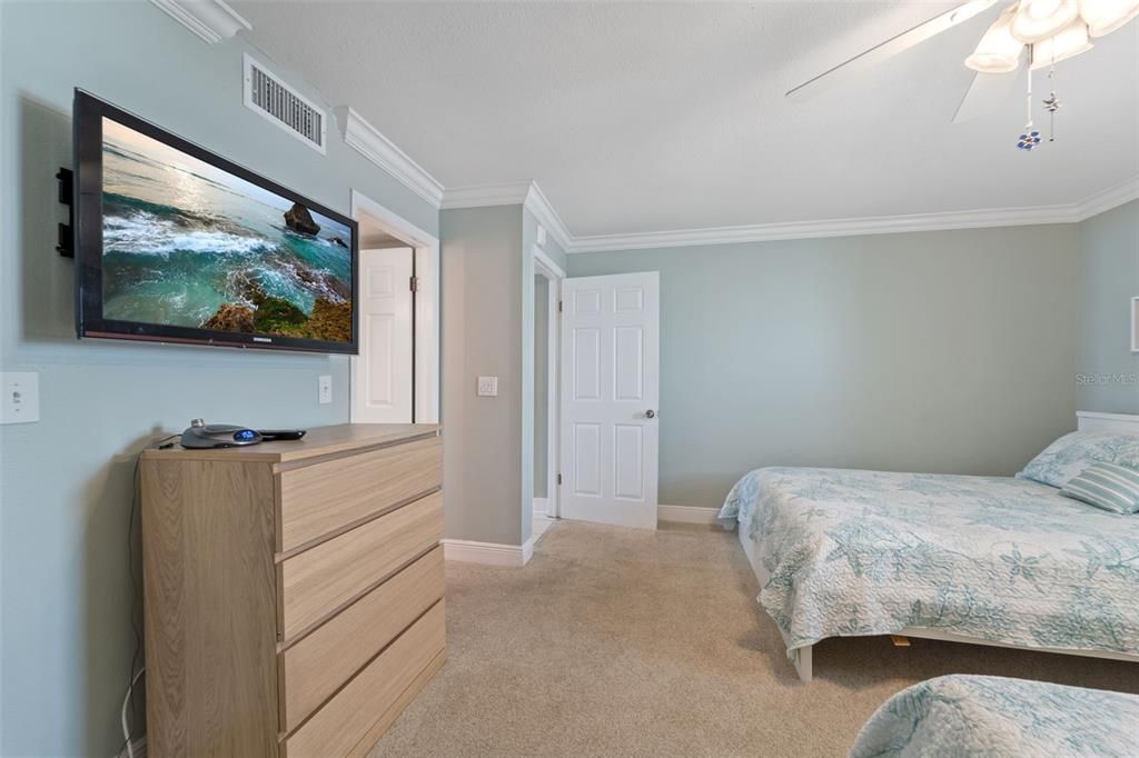 待售: $749,000 (1 贝兹, 0 浴室, 865 平方英尺)