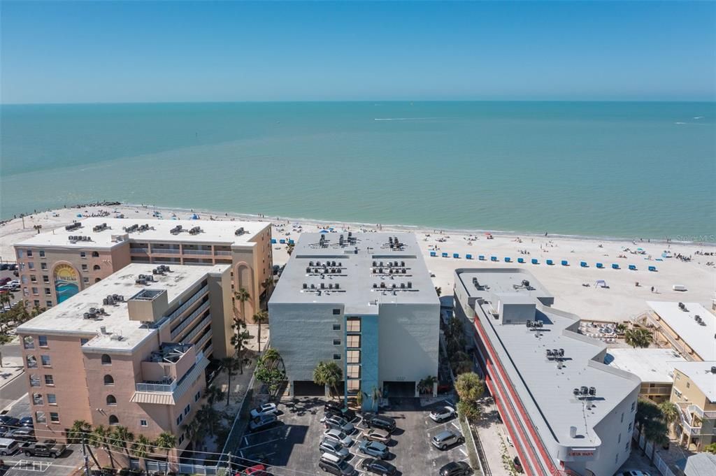 待售: $749,000 (1 贝兹, 0 浴室, 865 平方英尺)