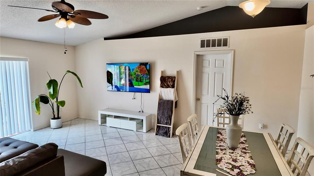 Active With Contract: $250,000 (3 beds, 2 baths, 1264 Square Feet)