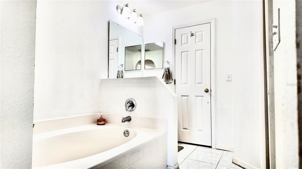 Active With Contract: $250,000 (3 beds, 2 baths, 1264 Square Feet)