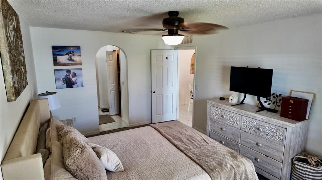 Active With Contract: $250,000 (3 beds, 2 baths, 1264 Square Feet)