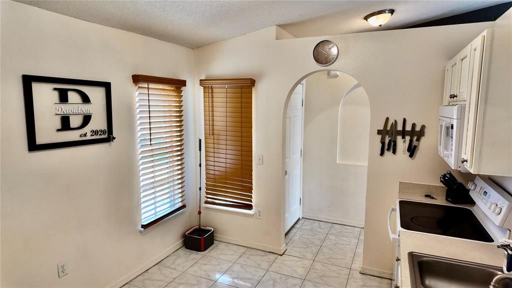 Active With Contract: $250,000 (3 beds, 2 baths, 1264 Square Feet)