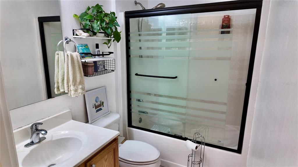 Active With Contract: $250,000 (3 beds, 2 baths, 1264 Square Feet)