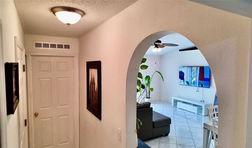 Active With Contract: $250,000 (3 beds, 2 baths, 1264 Square Feet)