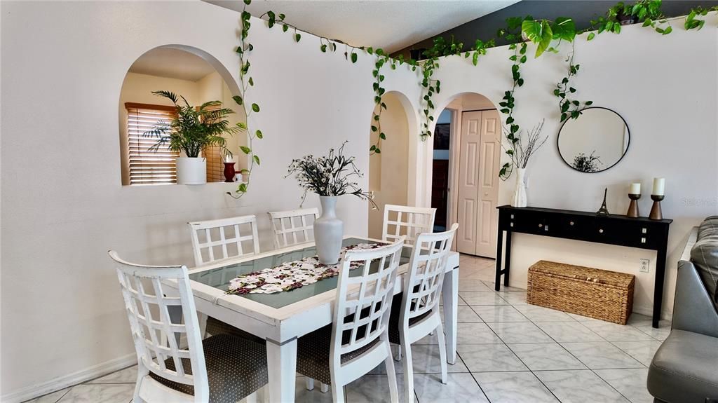 Active With Contract: $250,000 (3 beds, 2 baths, 1264 Square Feet)