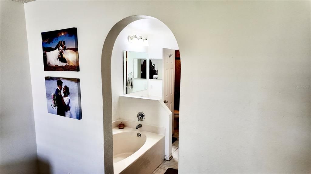 Active With Contract: $250,000 (3 beds, 2 baths, 1264 Square Feet)