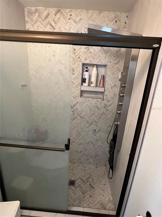 Active With Contract: $250,000 (3 beds, 2 baths, 1264 Square Feet)