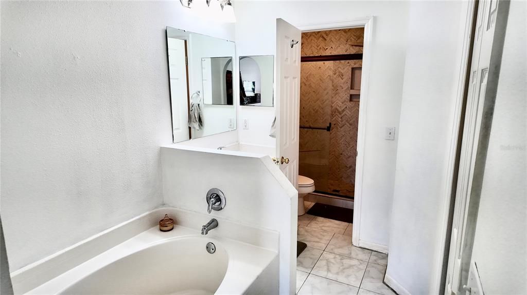 Active With Contract: $250,000 (3 beds, 2 baths, 1264 Square Feet)