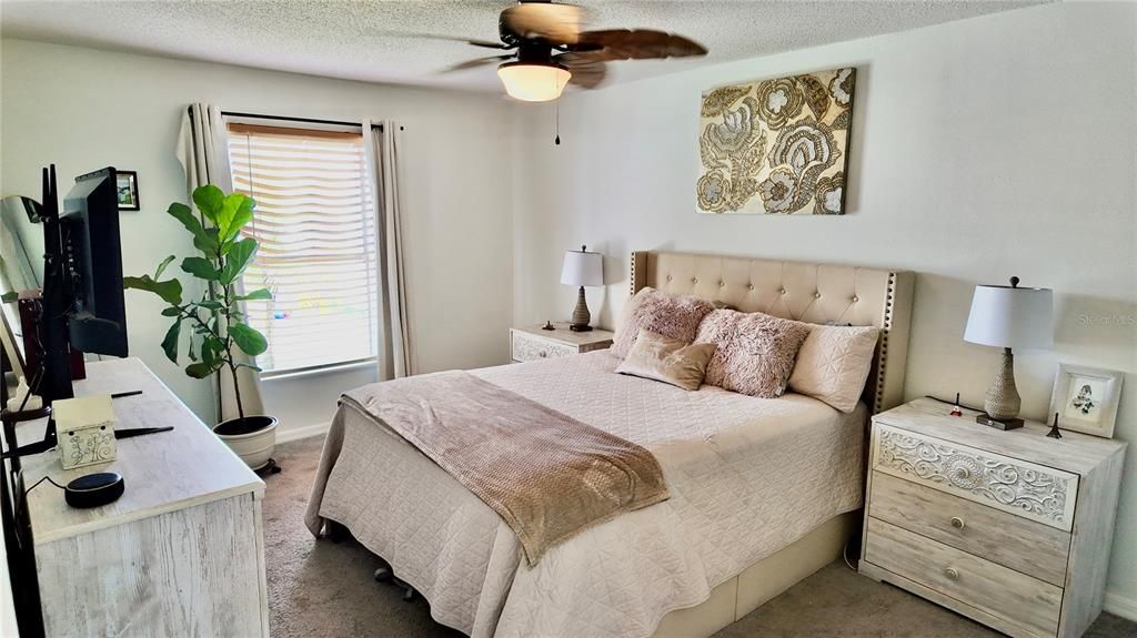 Active With Contract: $250,000 (3 beds, 2 baths, 1264 Square Feet)