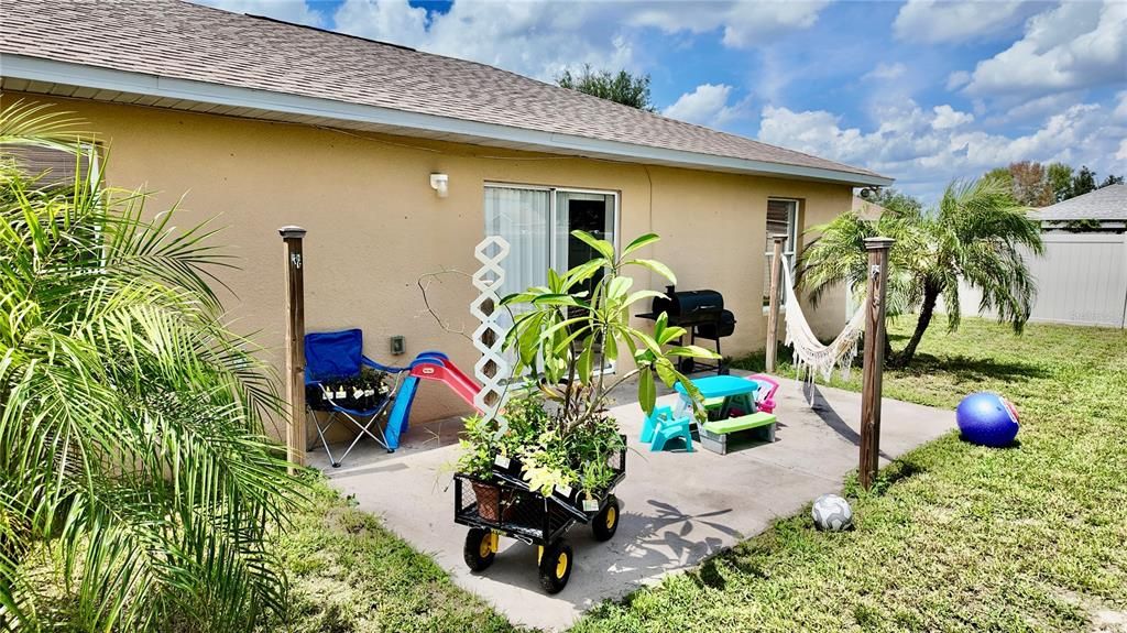 Active With Contract: $250,000 (3 beds, 2 baths, 1264 Square Feet)