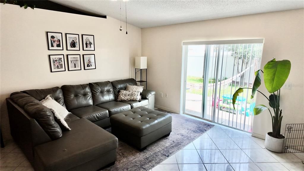 Active With Contract: $250,000 (3 beds, 2 baths, 1264 Square Feet)