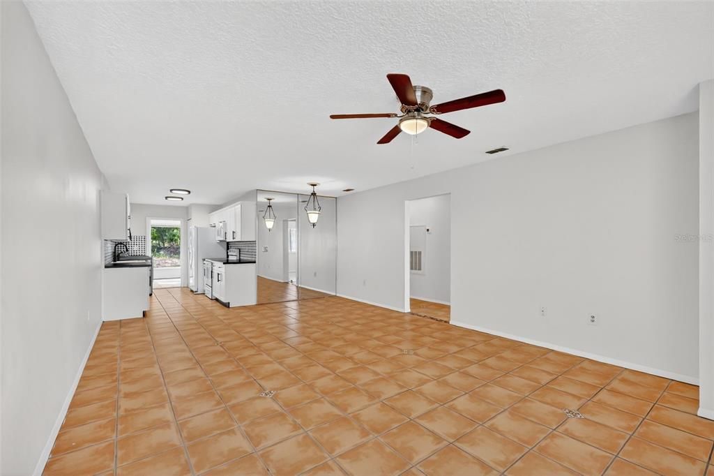 待售: $165,900 (3 贝兹, 2 浴室, 1140 平方英尺)