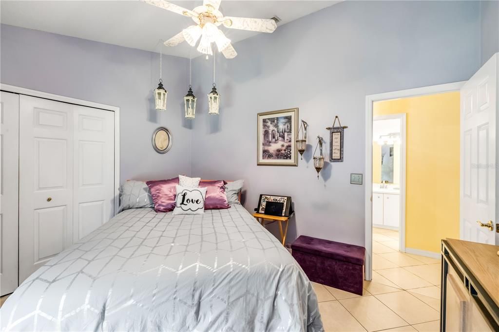 Под контрактом: $398,000 (3 спален, 2 ванн, 2053 Квадратных фут)