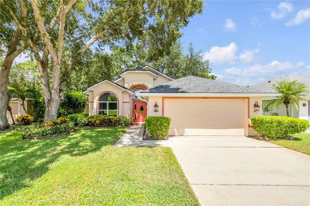 Под контрактом: $398,000 (3 спален, 2 ванн, 2053 Квадратных фут)