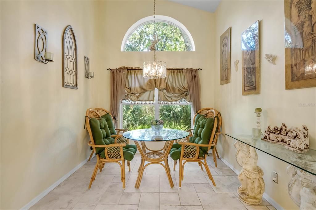 Под контрактом: $398,000 (3 спален, 2 ванн, 2053 Квадратных фут)