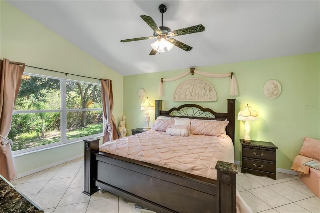 Под контрактом: $398,000 (3 спален, 2 ванн, 2053 Квадратных фут)