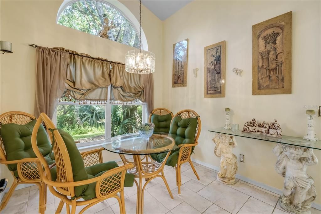 Под контрактом: $398,000 (3 спален, 2 ванн, 2053 Квадратных фут)