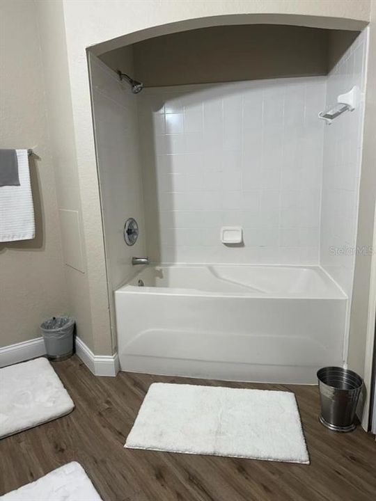 Active With Contract: $150,000 (1 beds, 1 baths, 837 Square Feet)