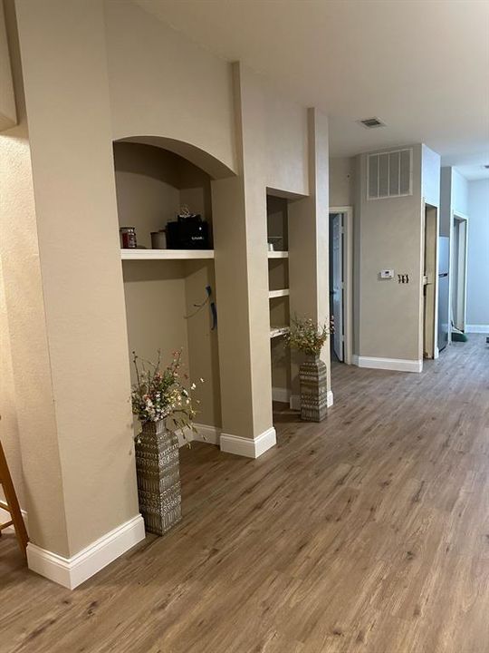 Active With Contract: $150,000 (1 beds, 1 baths, 837 Square Feet)