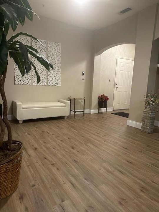 Active With Contract: $150,000 (1 beds, 1 baths, 837 Square Feet)