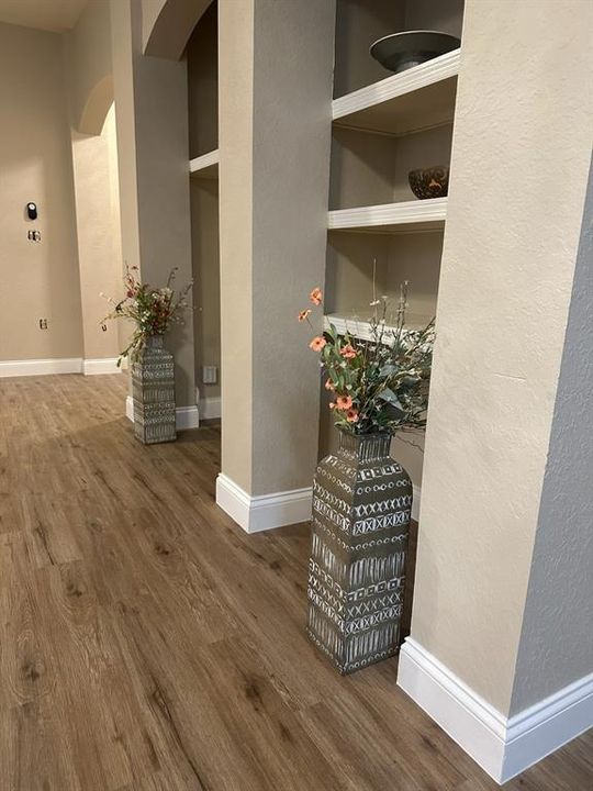 Active With Contract: $150,000 (1 beds, 1 baths, 837 Square Feet)