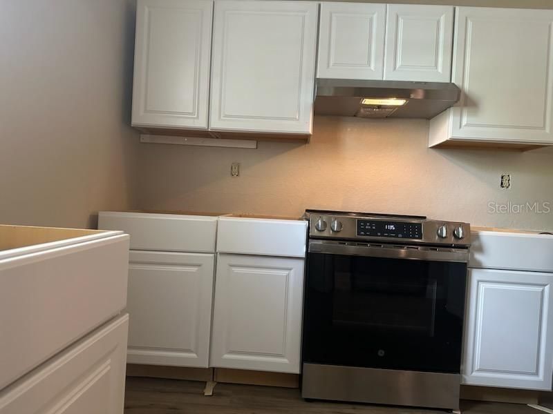 Active With Contract: $150,000 (1 beds, 1 baths, 837 Square Feet)