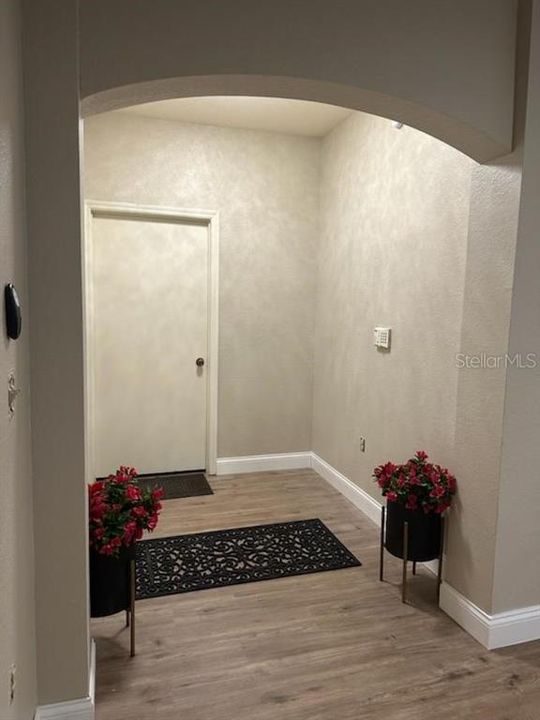 Active With Contract: $150,000 (1 beds, 1 baths, 837 Square Feet)