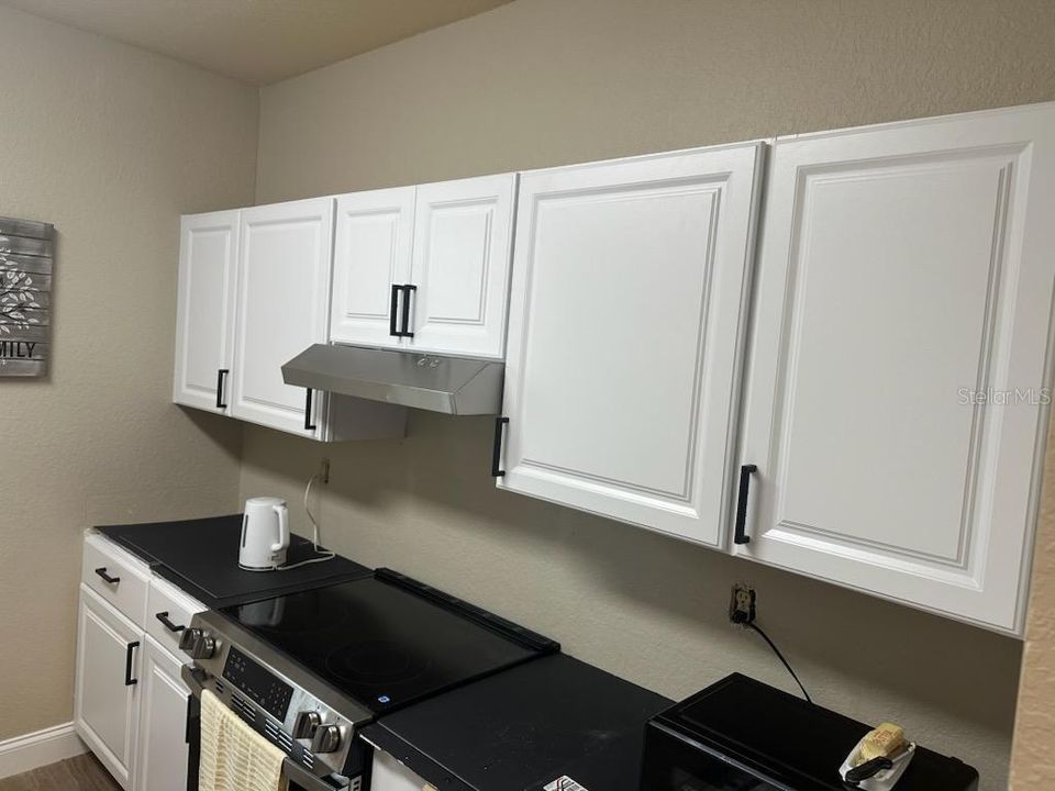 Active With Contract: $150,000 (1 beds, 1 baths, 837 Square Feet)