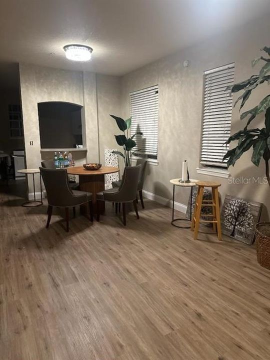 Active With Contract: $150,000 (1 beds, 1 baths, 837 Square Feet)