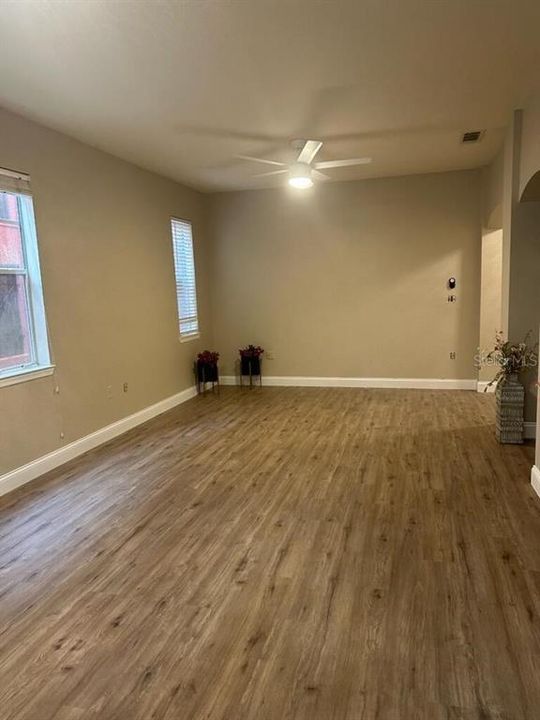 Active With Contract: $150,000 (1 beds, 1 baths, 837 Square Feet)