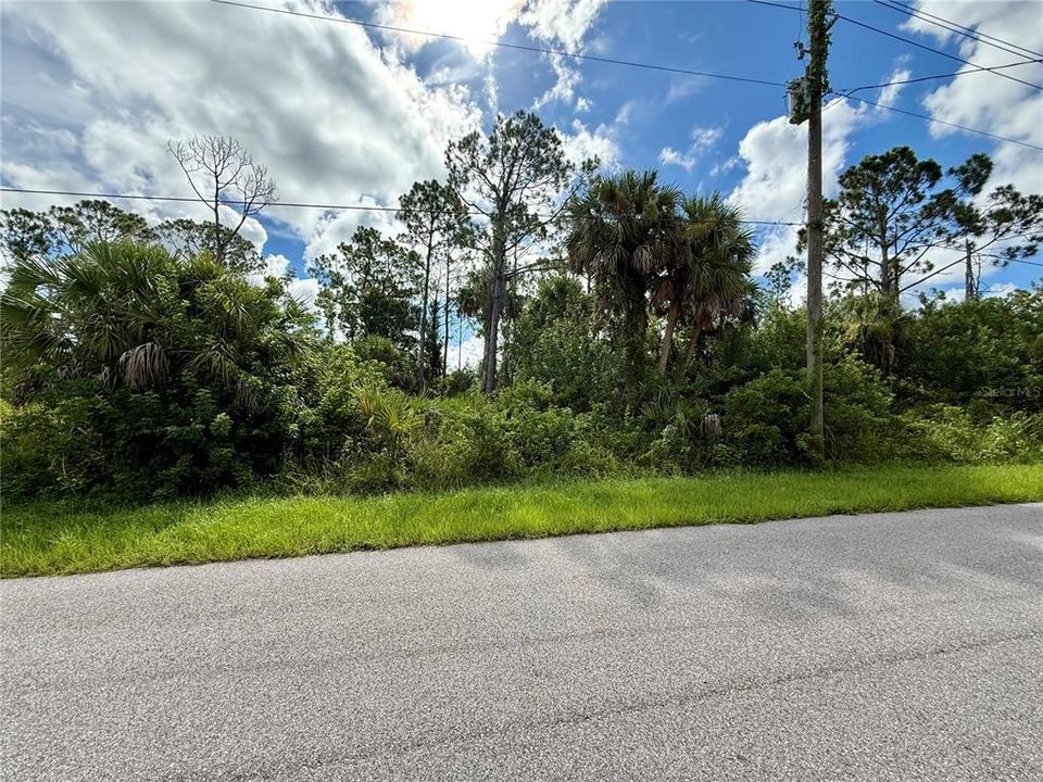 Activo con contrato: $25,000 (0.23 acres)