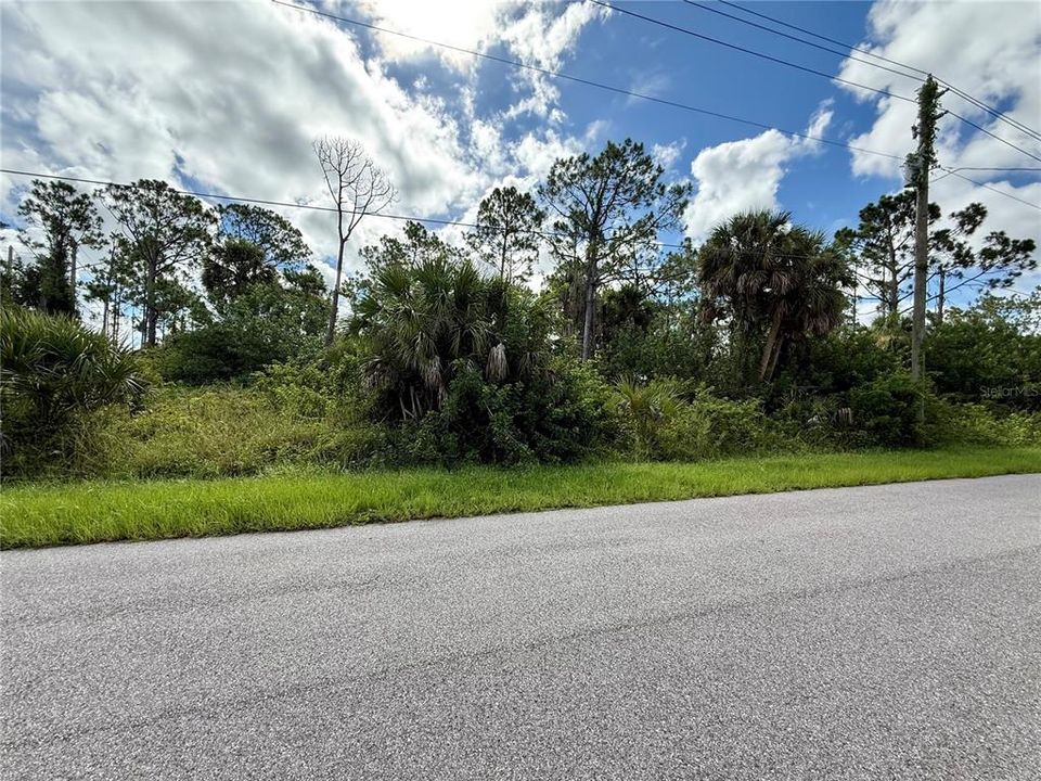Activo con contrato: $25,000 (0.23 acres)