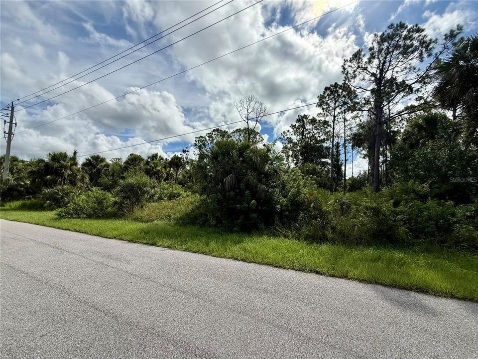 Activo con contrato: $25,000 (0.23 acres)